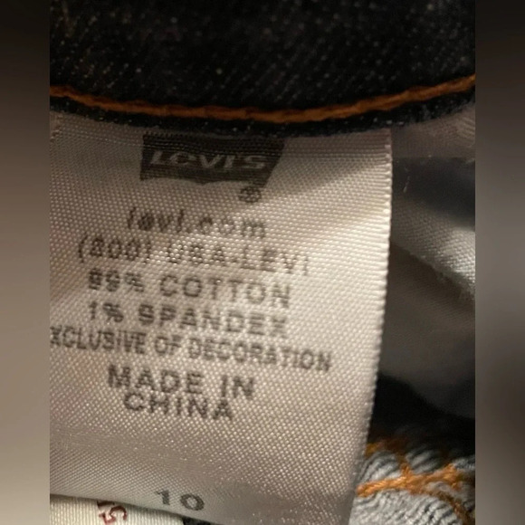 Brand: Levi’s, The Original Jean
Woman’s 515 Capri Jeans W/ Cropped Ankle - Picture 7 of 8